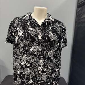 Black & White Floral Outline Button Up Short Sleeve Collared Shirt